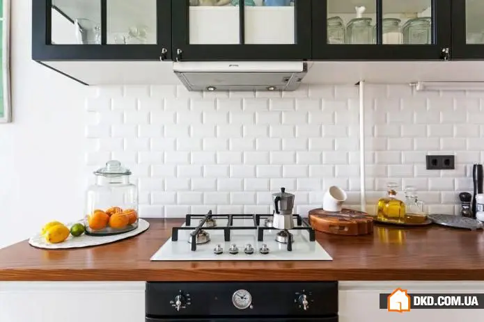 如何为高层 ceilings 的公寓布置家具：基辅实例