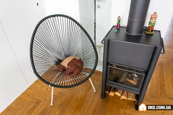 如何为高层 ceilings 的公寓布置家具：基辅实例