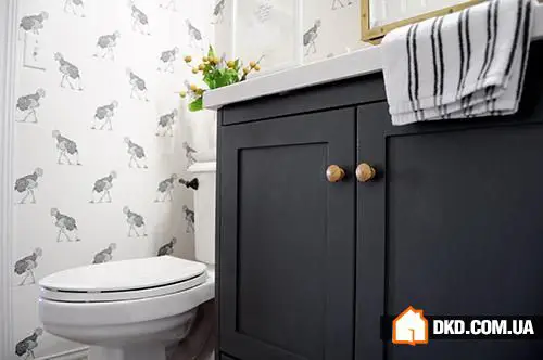 前后对比:墙纸打造的浴室改造