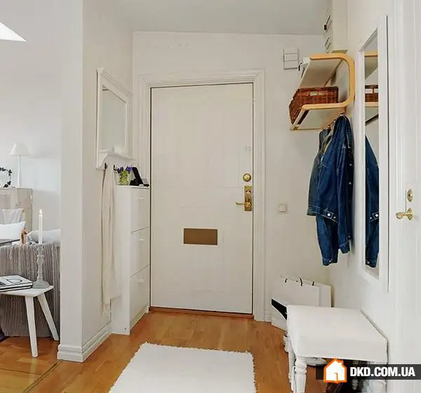 How to Save Space in the Entry Hall: 5 Simple Tips