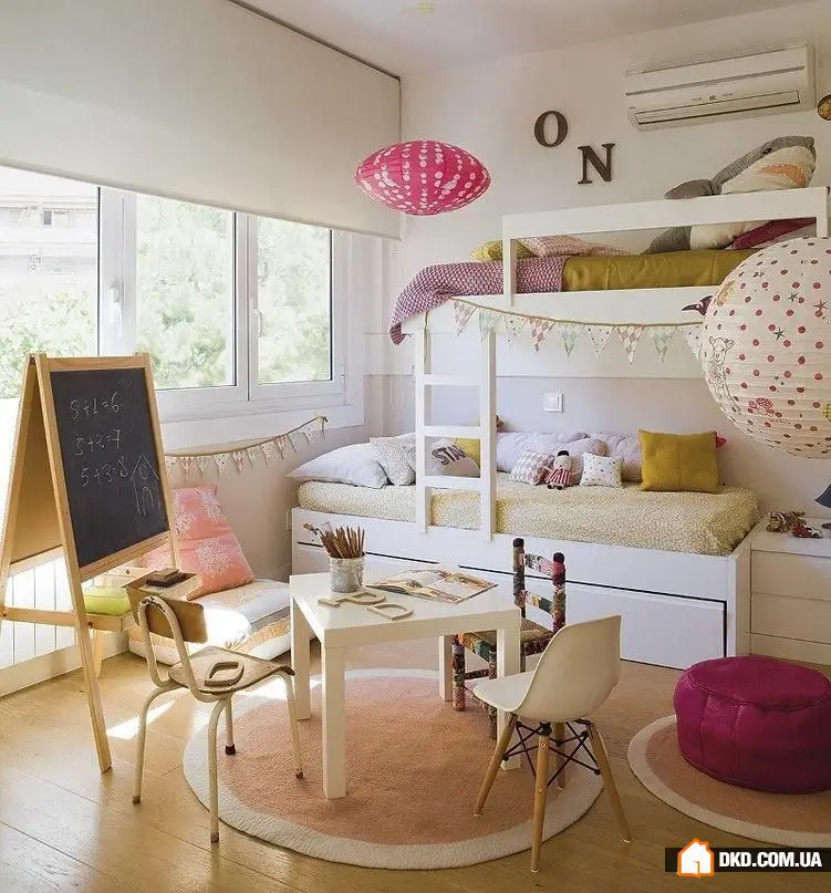 如何聪明地整理孩子的房间:4个实用想法