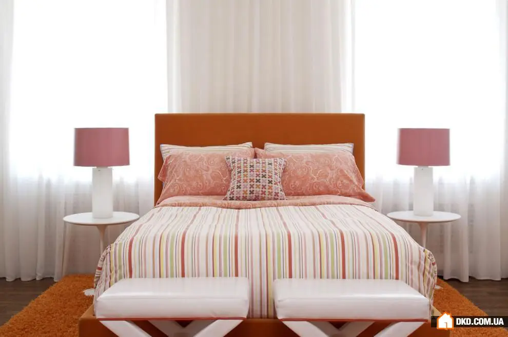 色彩块与柔和色调的搭配