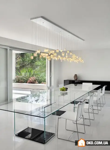 玻璃餐桌与现代装饰