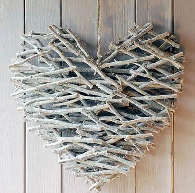 6. Corazón DIY hecho con palillos