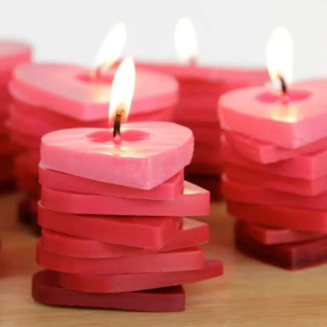 10. Velas de cristal en forma de corazón con gradiente