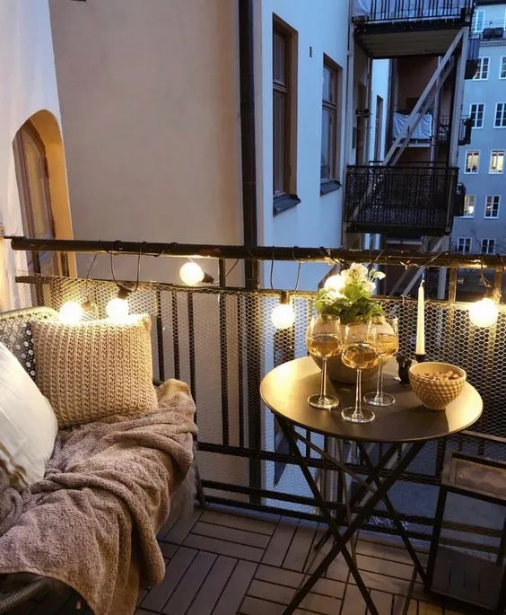 Small Outdoor Dining Areas for Balconies, Terraces and Patios Small Outdoor Dining Areas for Balconies, Terraces and Patios