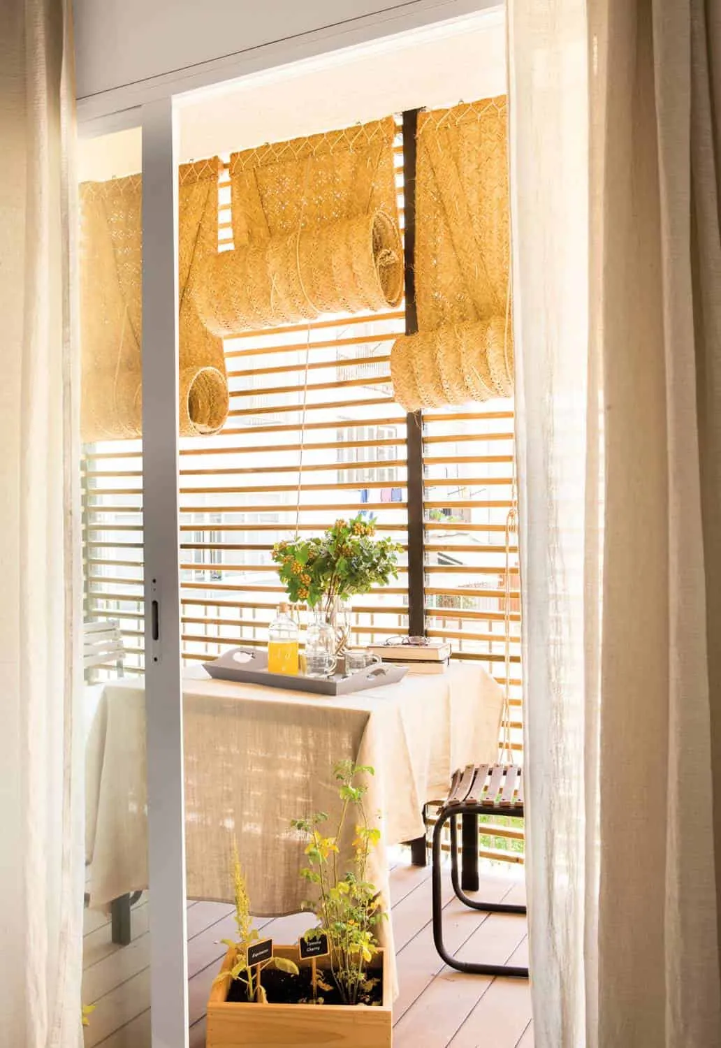 Small Outdoor Dining Areas for Balconies, Terraces and Patios Small Outdoor Dining Areas for Balconies, Terraces and Patios