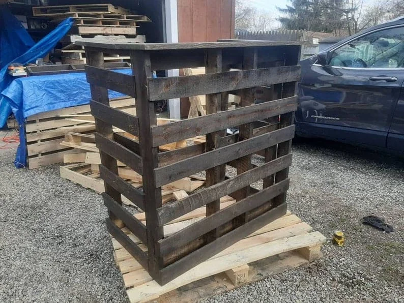 8. Einfache Paletten-Bar-Station