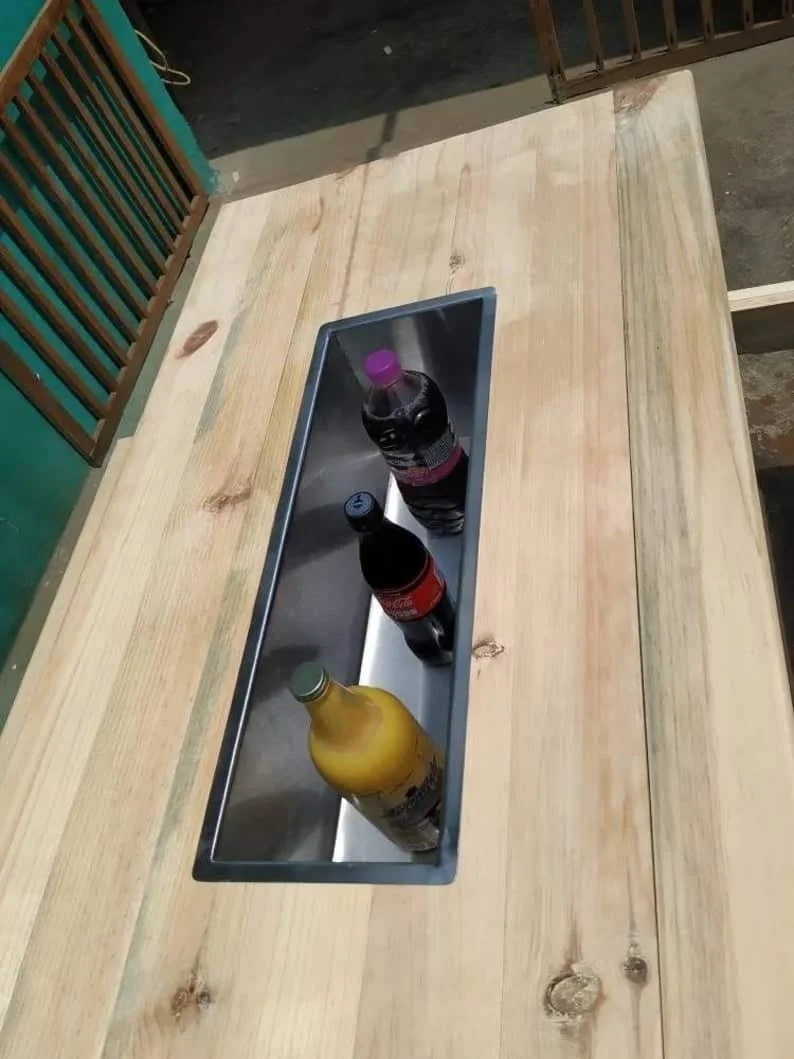 Refrigerador integrado sobre la mesa