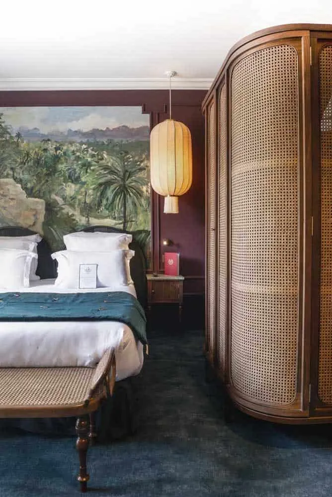 Advantages of corner wardrobe