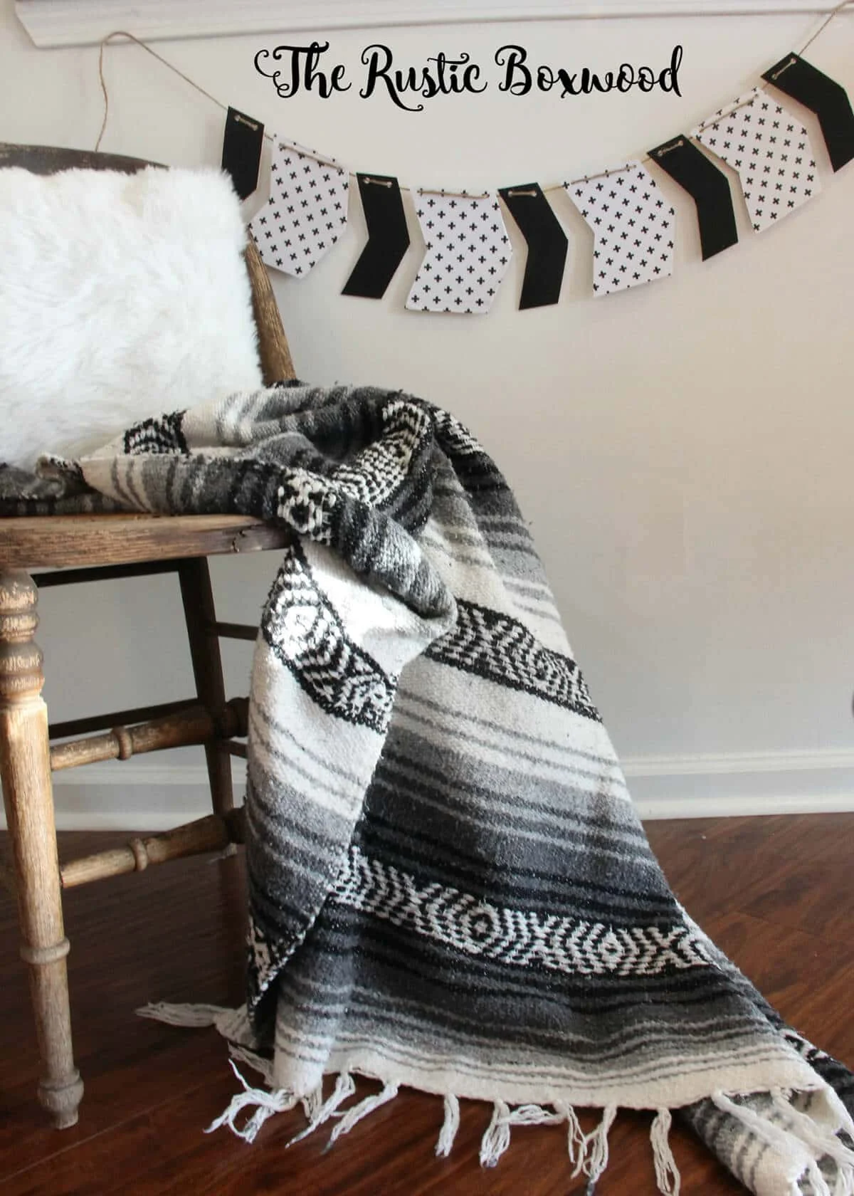 5. Guirnlanda bonita en blanco y negro