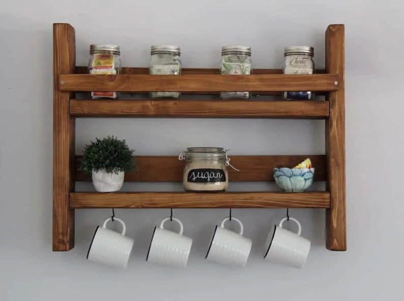 10. 带储物功能的杯盘架