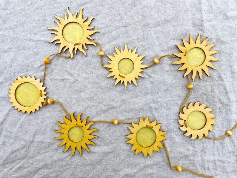 7. 木制太阳花环