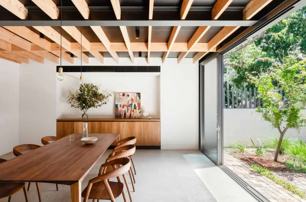 9. Casa con graffiti