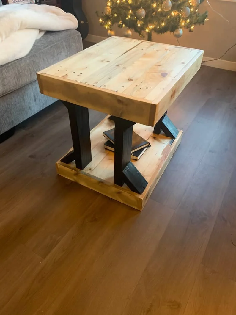 6. Seitentisch aus recycelten Paletten