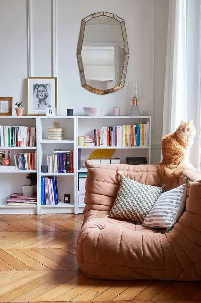 Переваги білих книжкових полиць як ідеальний вибір