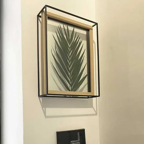 展示您喜爱的花朵在干花画框中