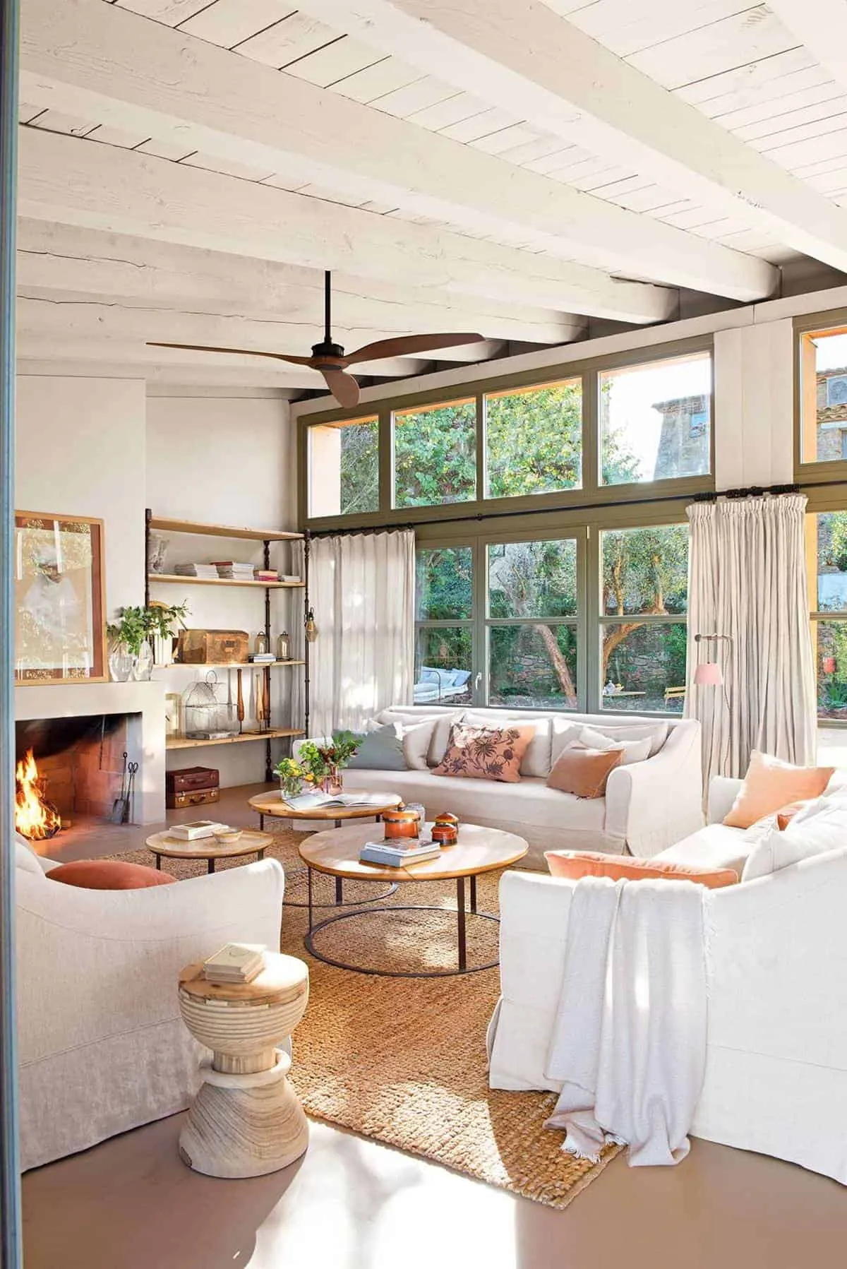 4. Living Room Where Materials Are Combined