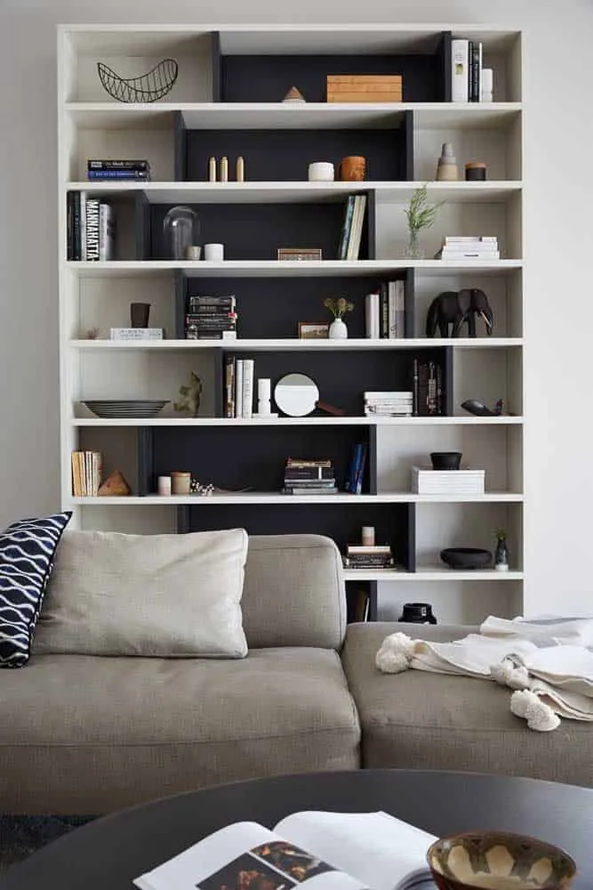 Переваги білих книжкових полиць як ідеальний вибір