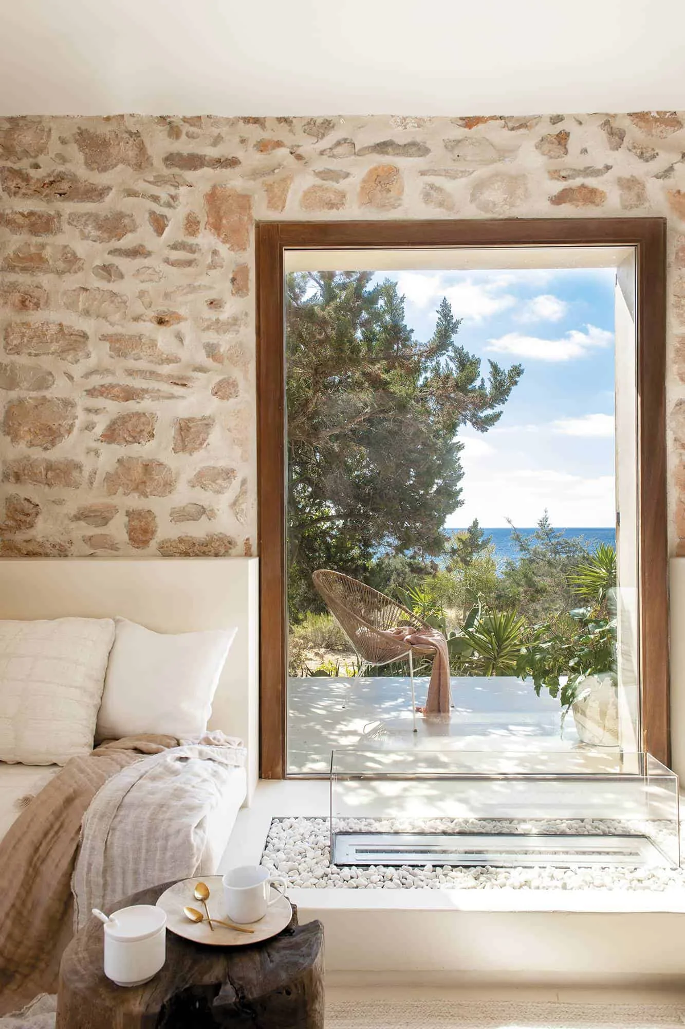 6. DE PIEDRA, ARENA Y MAR