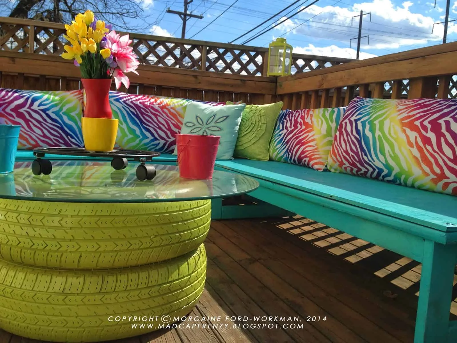 15. Mesa hecha con una llanta de coche