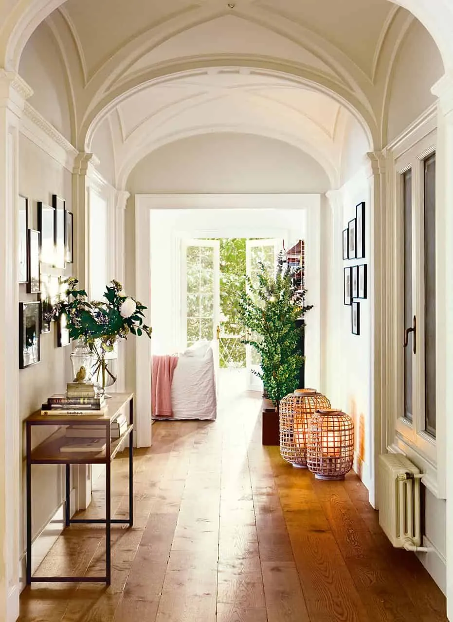 为暗色房间选择明亮色彩