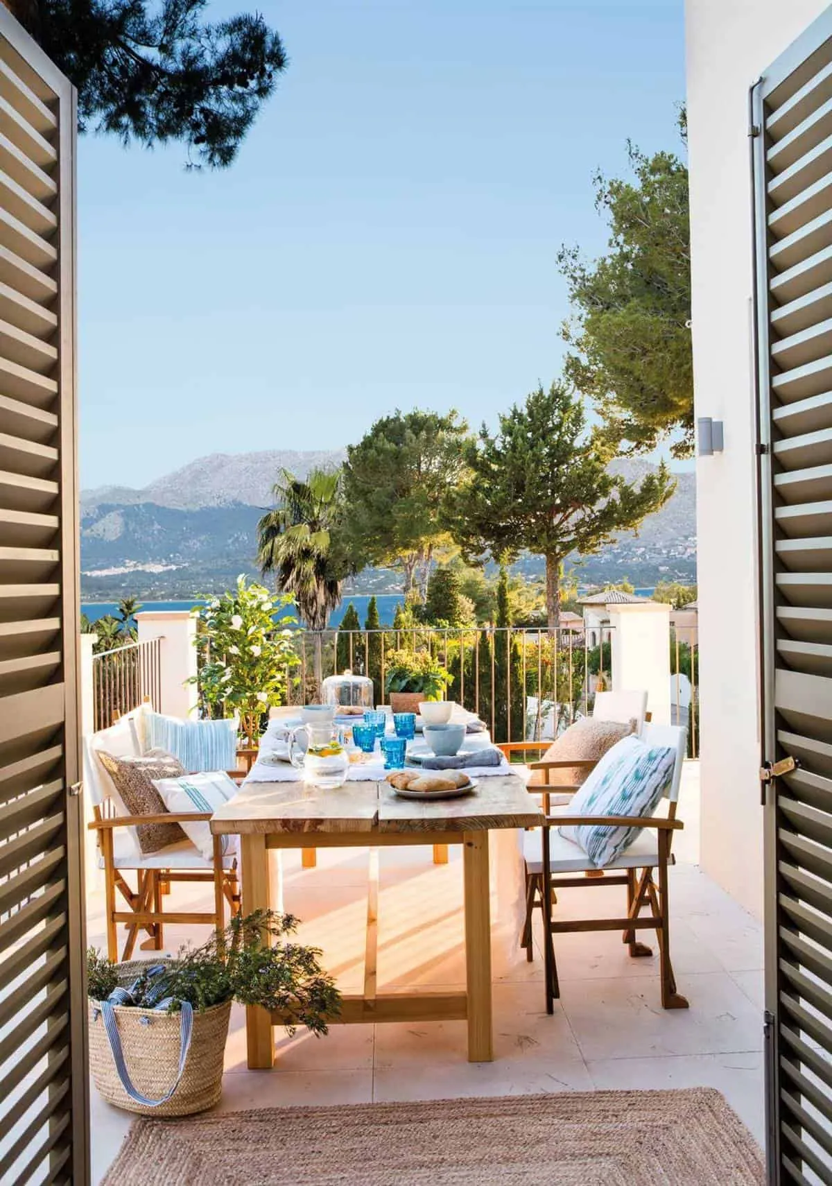 DINING ROOM OR OUTDOOR DELIVERY?