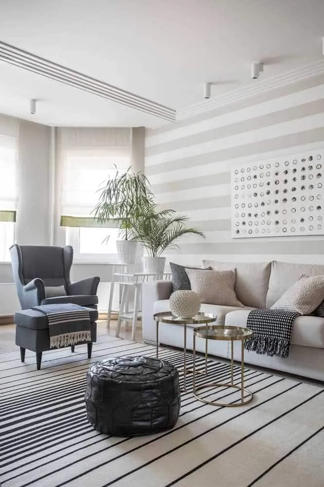 Преимущества обоя с полосами