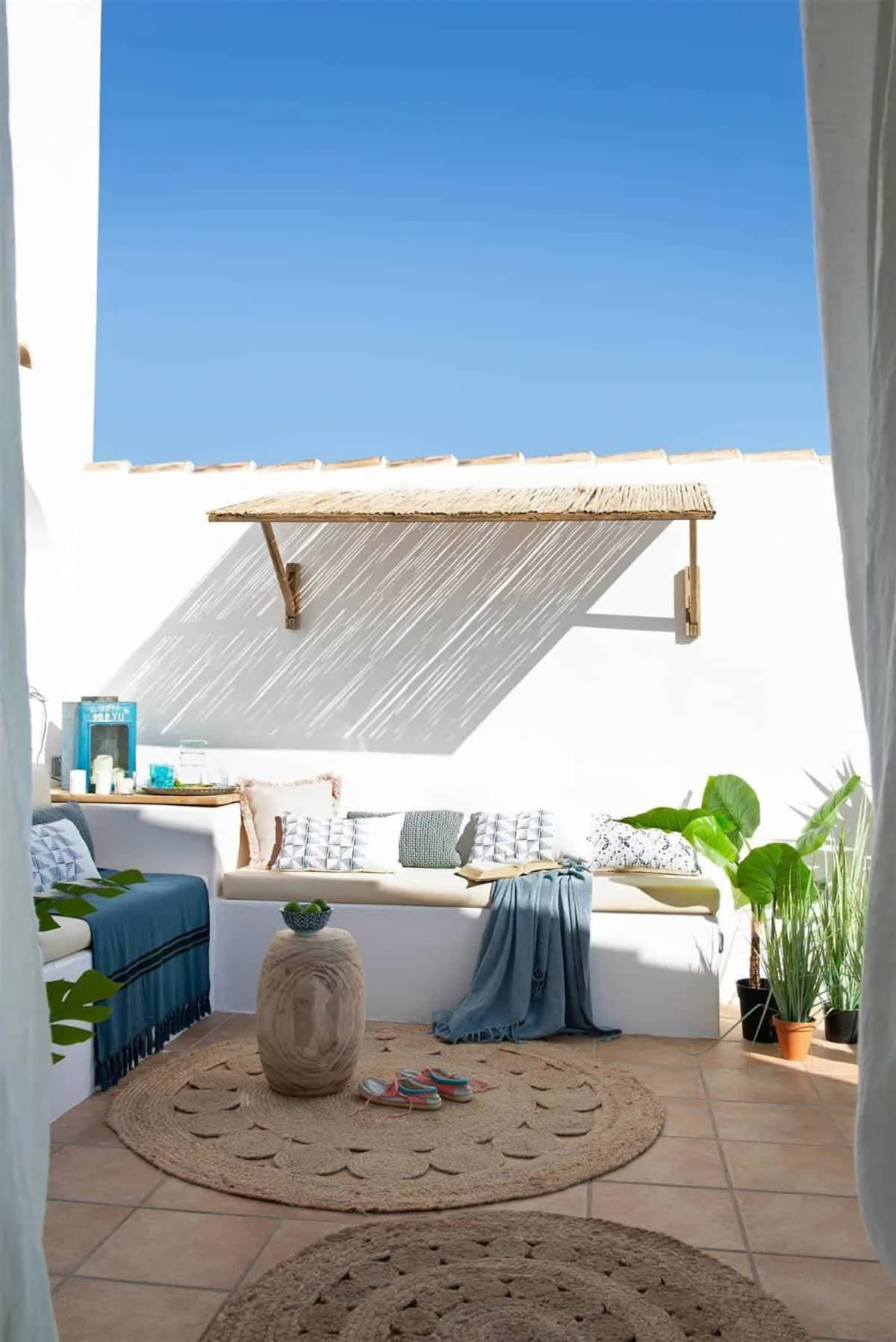 SLUMBER MODE WITH A PLACE SET