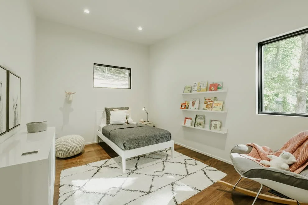 6. 湖边现代住宅