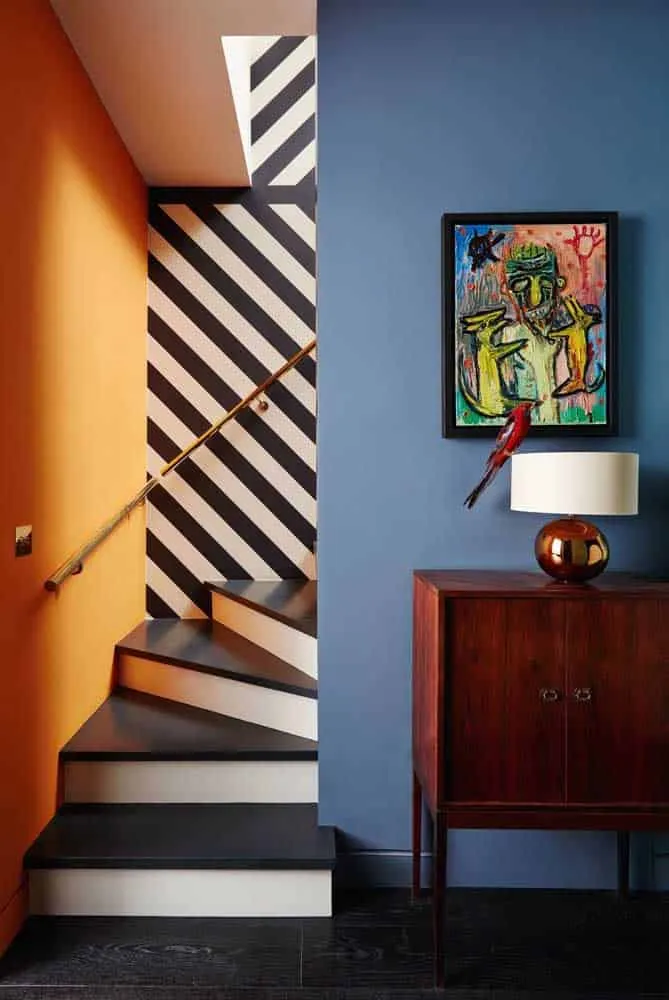 Преимущества обоя с полосами