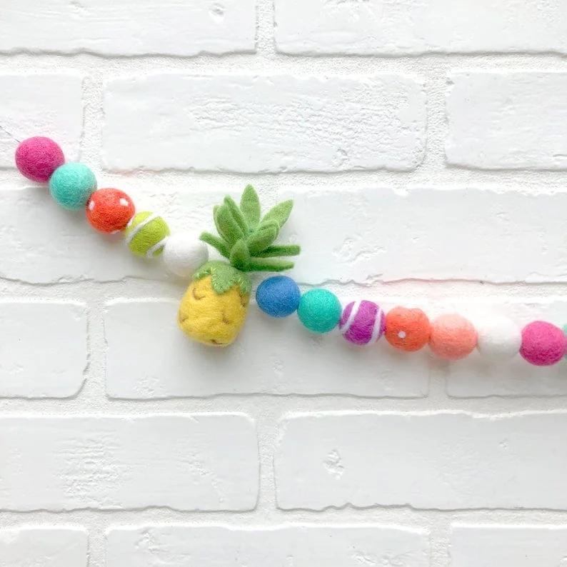 4. 花环带有夏威夷派对小熊