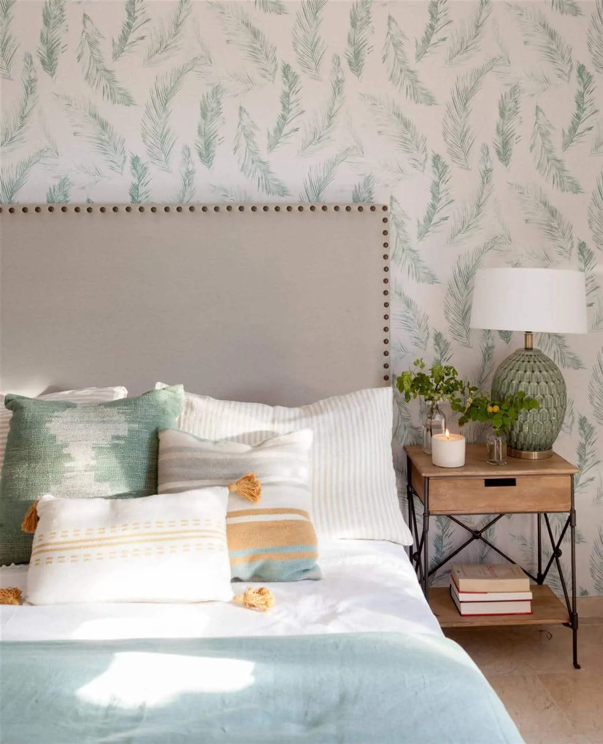 Decorating the bedroom with super modern headboards