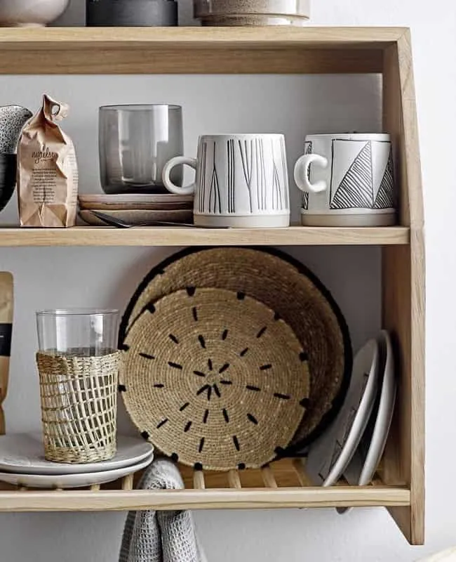 如何在客厅中打造天然装饰？