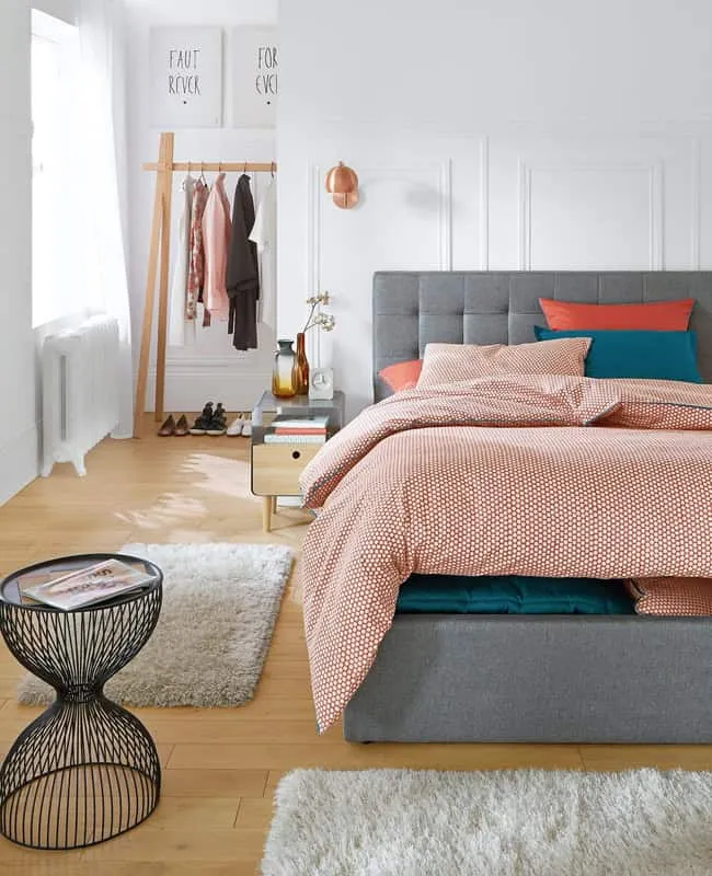 带储物空间的成人卧室床