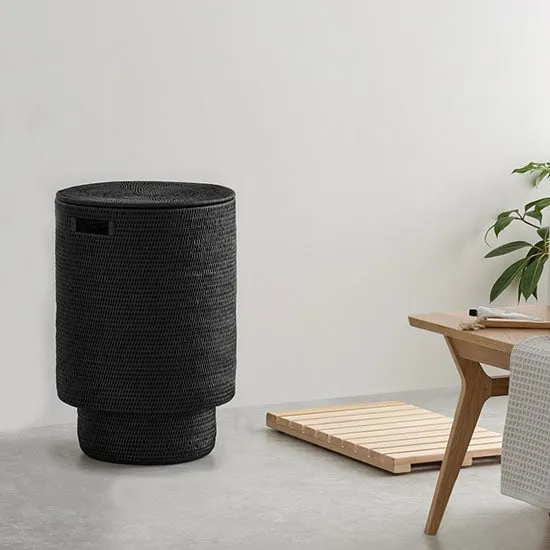 Fonctionnalité et style — panier en rattan pour linge sale