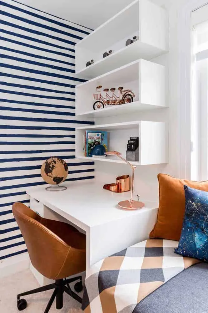 Преимущества обоя с полосами