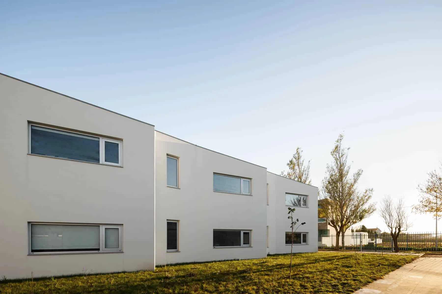 Colorful Primary School San Bernardo by ARTE Tectonica in Aveiro, Portugal Colorful Primary School San Bernardo by ARTE Tectonica in Aveiro, Portugal