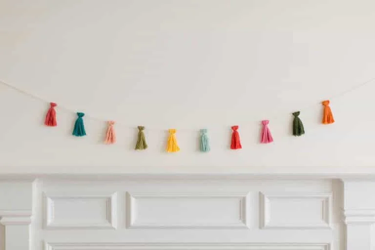 14. DIY mini guirnlanda con brochas