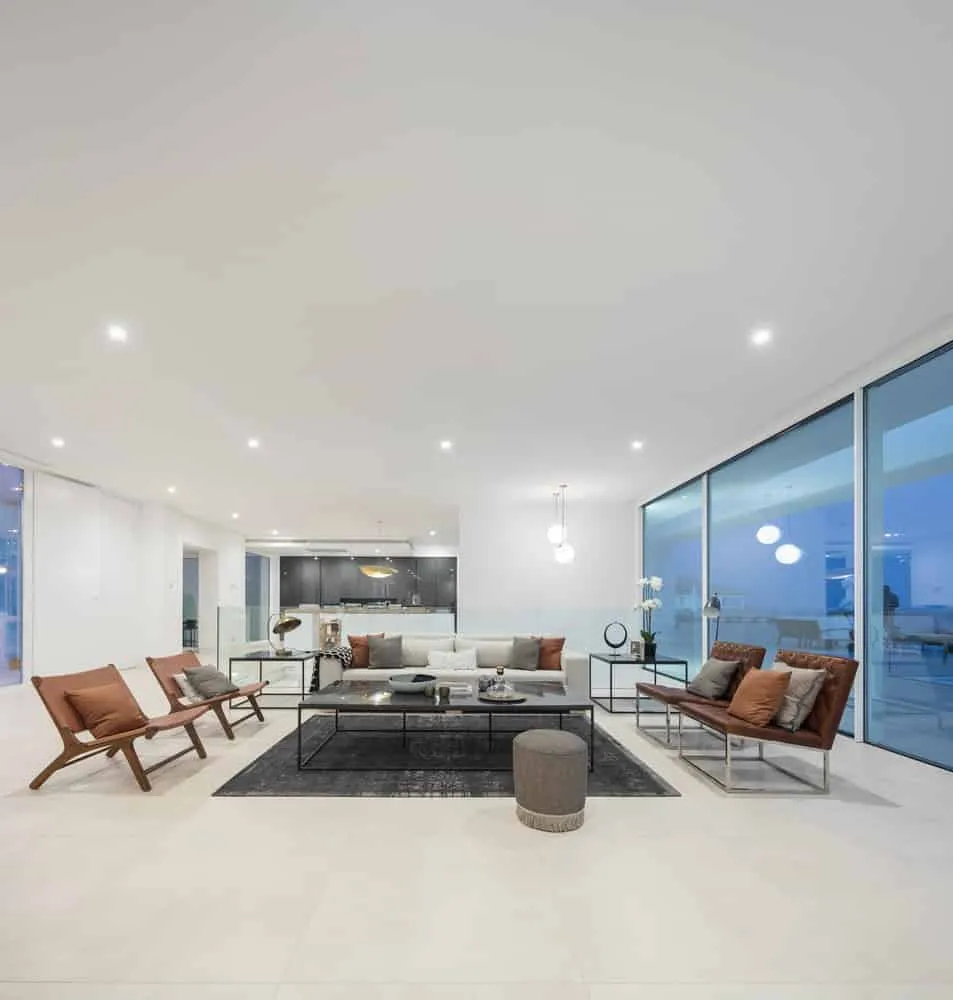 葡萄牙普拉亚达卢扎的卡拉萨家庭院，由马里奥·马丁斯工作室设计