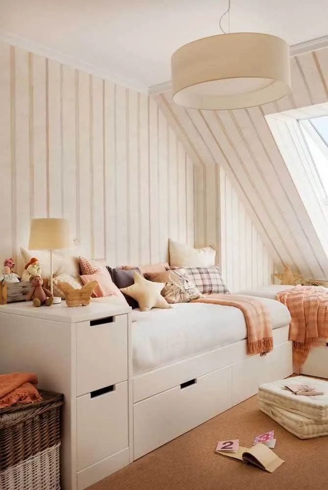 Преимущества обоя с полосами