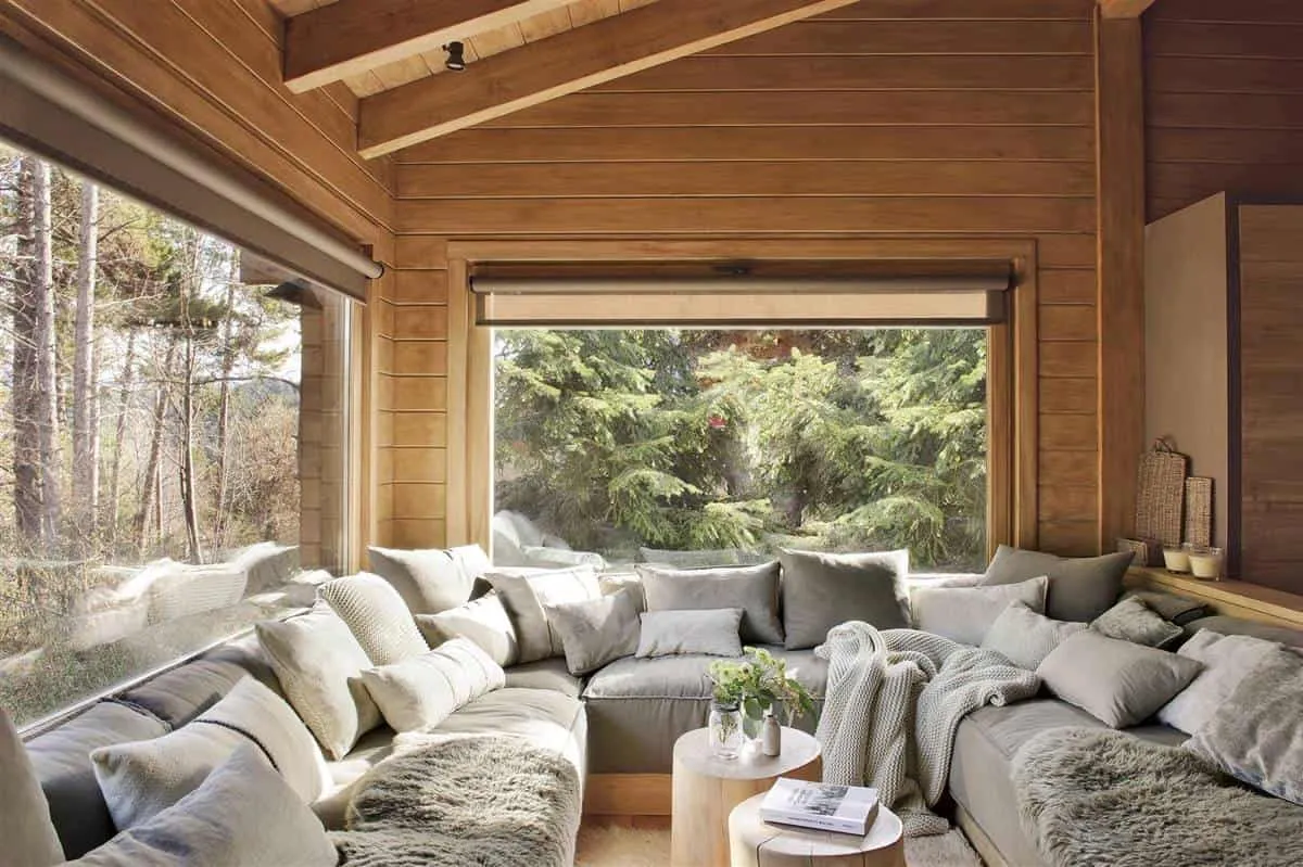 9. ROOM DESIGNED FOR COMMUNICATION