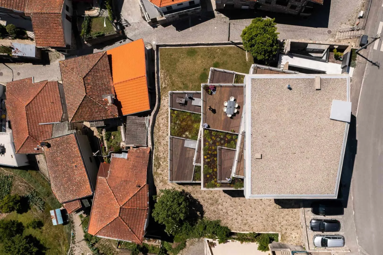 Budynek 261 autorstwa Just an Architect w Amarante, Portugalia Budynek 261 autorstwa Just an Architect w Amarante, Portugalia