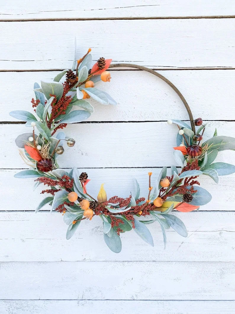 4. Kränzchen aus Herbstbeeren und Ohrlappenblättern