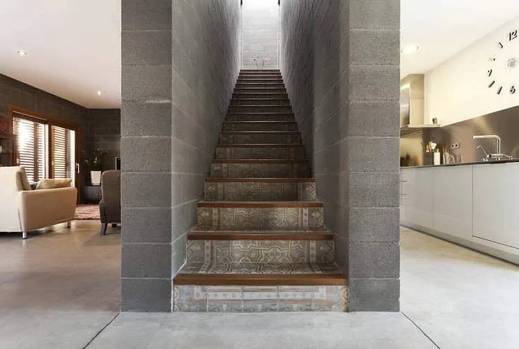 H Arquitectes设计的804号住宅，位于西班牙帕雷特斯-德尔瓦莱斯