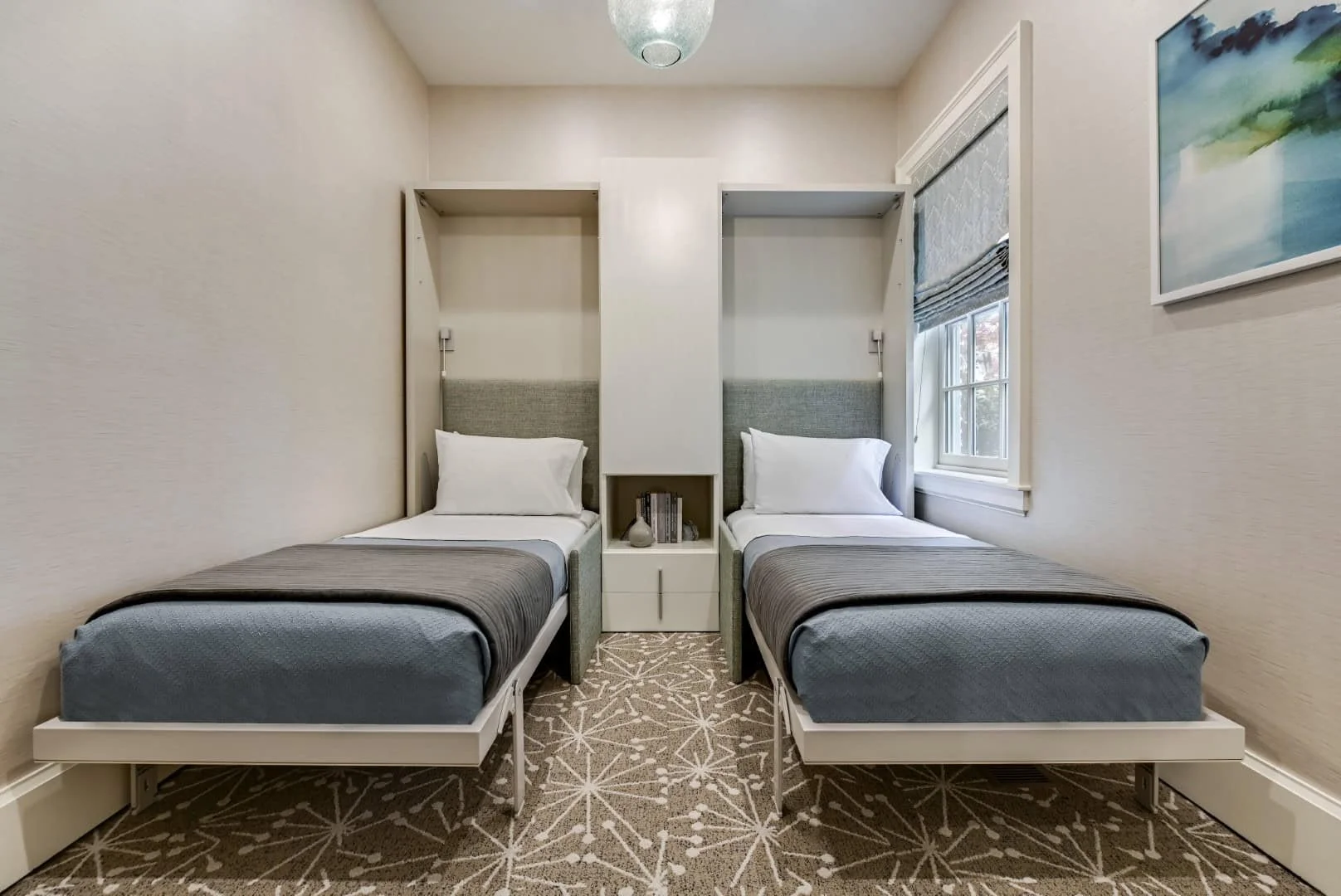 12-комнатный дом Йонkers, штат Нью-Йорк, оптимизированный для гостей с использованием мебели Resource Furniture 12-комнатный дом Йонkers, штат Нью-Йорк, оптимизированный для гостей с использованием мебели Resource Furniture