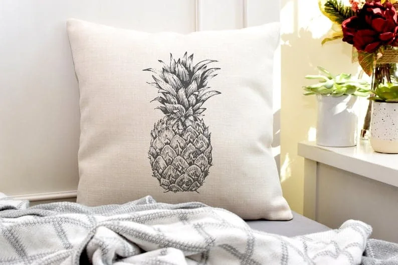 8. Almohada con piña