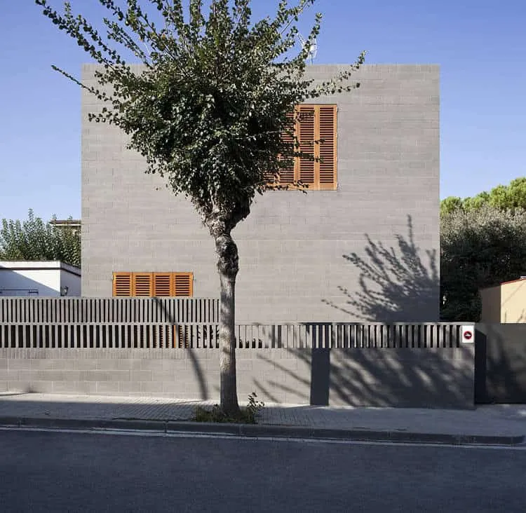 H Arquitectes设计的804号住宅，位于西班牙帕雷特斯-德尔瓦莱斯