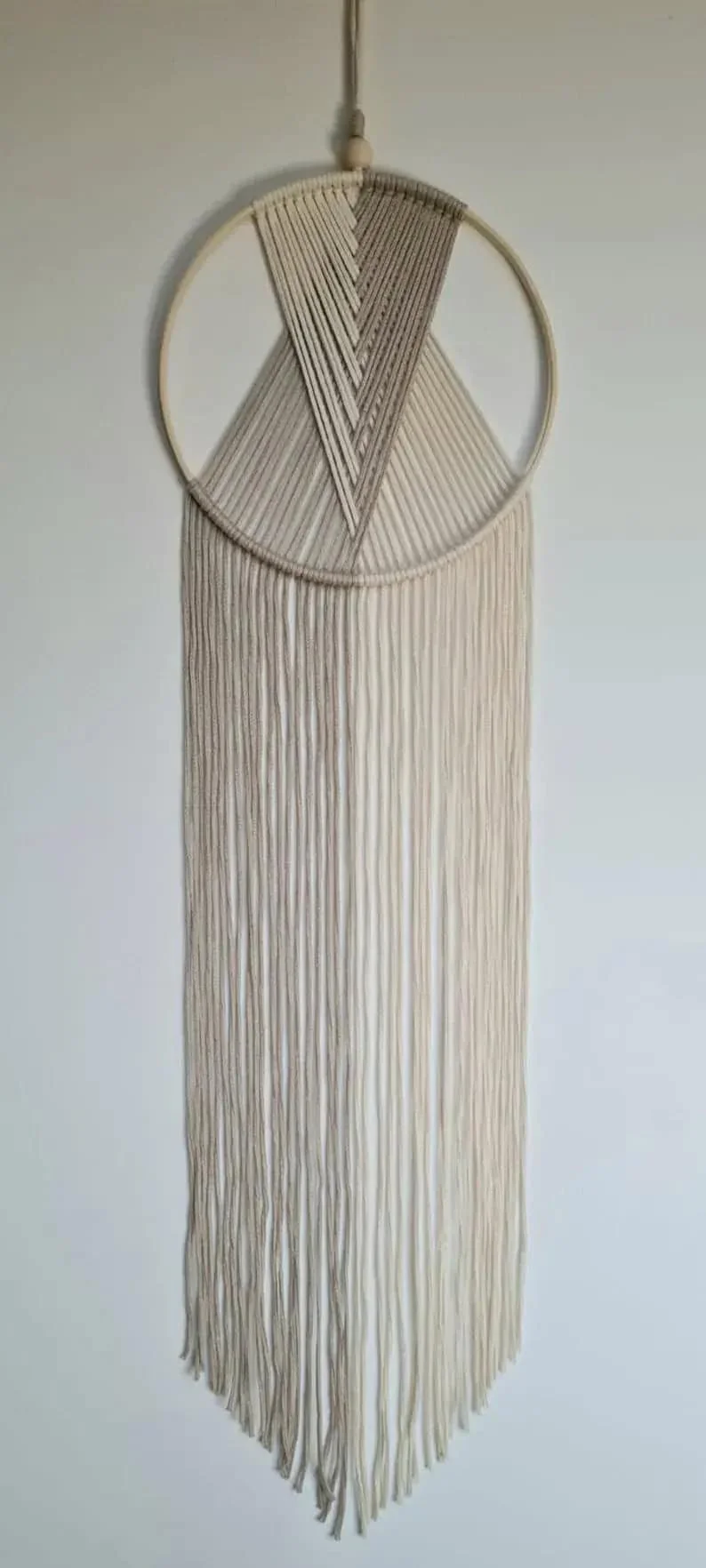 14. Decoración colgante de macramé bicolor con anillo