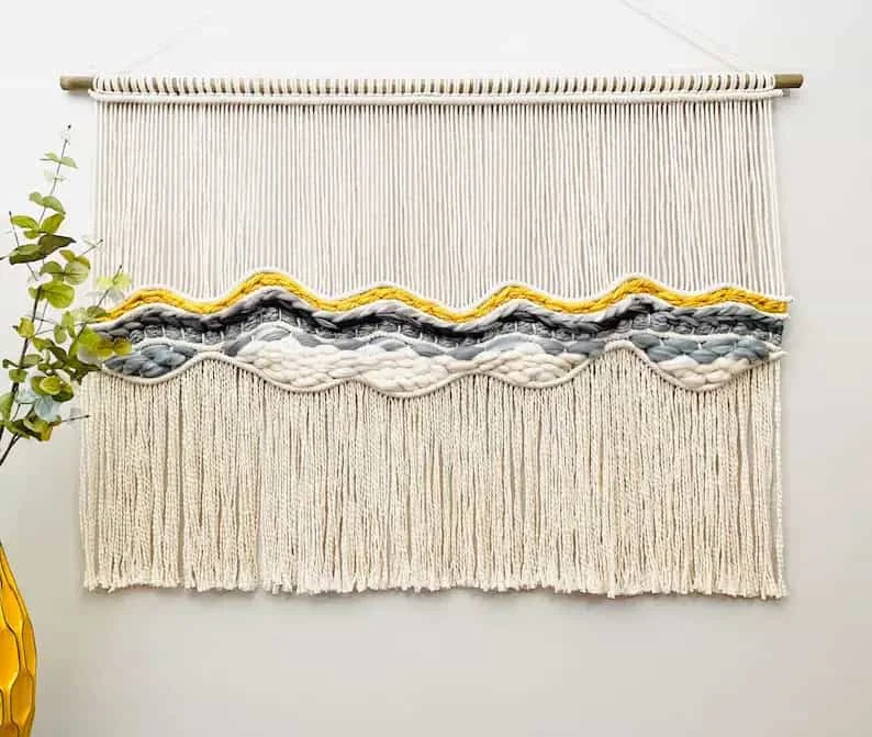 10. Gran decoración colgante moderna de macramé